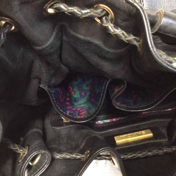 BLACK CROSSBODY LEATHER BUCKET BAG WITH FRINGES - Picture 13 of 15